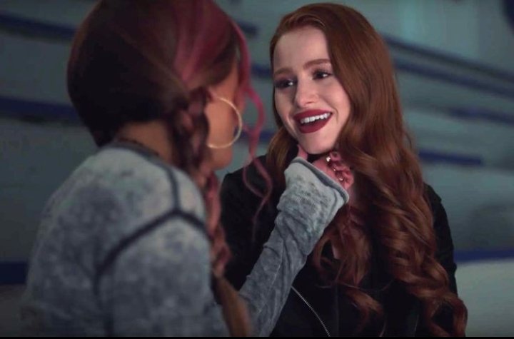 choni_apenas's tweet photo. Obrigada! Por todos esses anos acompanhando vocês. Eu nunca pensei que fosse me apegar tanto a um casal fictício. Acho que eu posso dizer que eu amo vocês! Eu nunca vou abandona-las, porque vocês ja estão dentro de mim e acho que jamais vão sair

Para: Cheryl Blossom e Toni Topaz https://t.co/EHWyLxYrBR