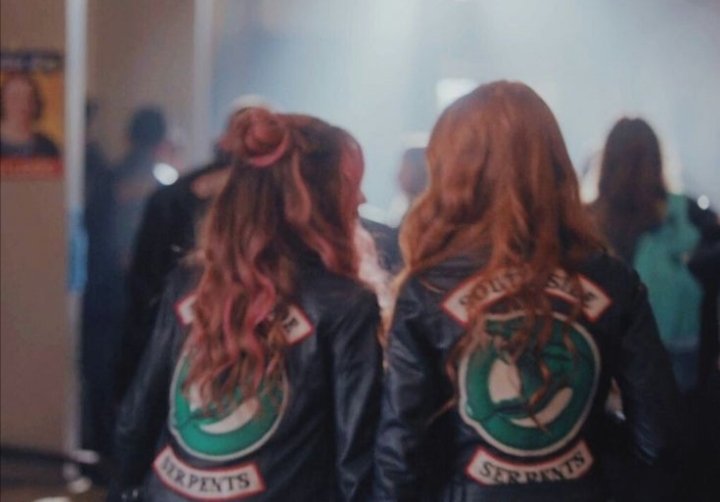 choni_apenas's tweet photo. Obrigada! Por todos esses anos acompanhando vocês. Eu nunca pensei que fosse me apegar tanto a um casal fictício. Acho que eu posso dizer que eu amo vocês! Eu nunca vou abandona-las, porque vocês ja estão dentro de mim e acho que jamais vão sair

Para: Cheryl Blossom e Toni Topaz https://t.co/EHWyLxYrBR