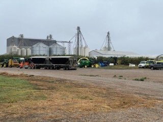 PennyRo25927708's tweet photo. Rain delaying harvest but not the learnings around #pulseprotein industry in and around Saskatoon, Canada from researcher, processors, growers, agronomists and product developers. Interesting to see lupin as a pulse option. #findingthepulse @SaskPulse https://t.co/nMZiHsnxlc