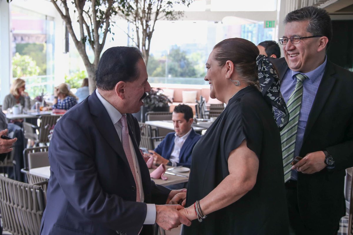 Se reúne Consejera Presidenta del <a href="/INEMexico/"><a href="/INEMexico/">@INEMexico</a></a> con Presidente Ejecutivo y del Consejo de Administración de <a href="/El_Universal_Mx/">El Universal</a>

En el marco del nuevo ciclo de gestión institucional del @INEMexico, la Consejera Presidenta Guadalupe Taddei Zavala se reunió esta tarde con Don Juan