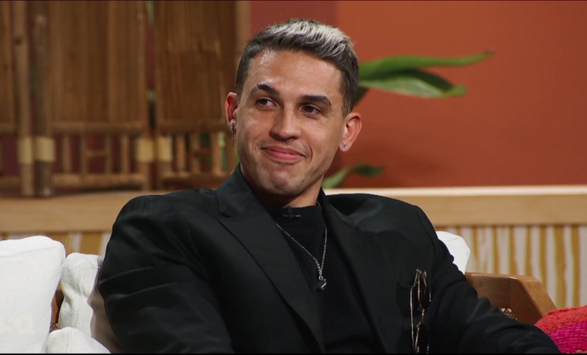 noah_fredenburg's tweet photo. i ❤️ @yosoysebi 😍💓👑 #SEBI #teamsebi #temptationisland https://t.co/mbTI8N0o3N