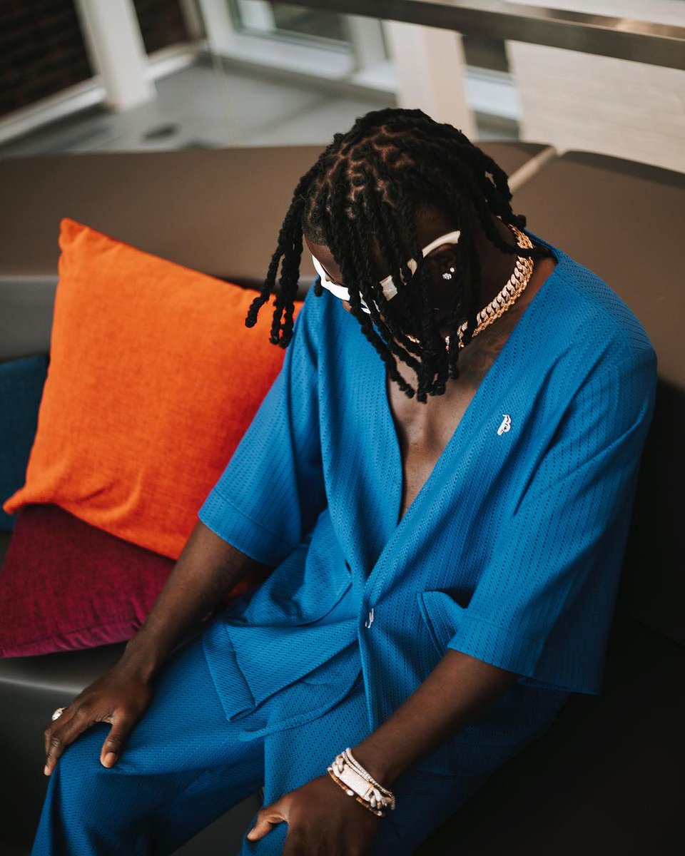 Kah guess wah, After the diploma degree and MBA, Cyan find no job no