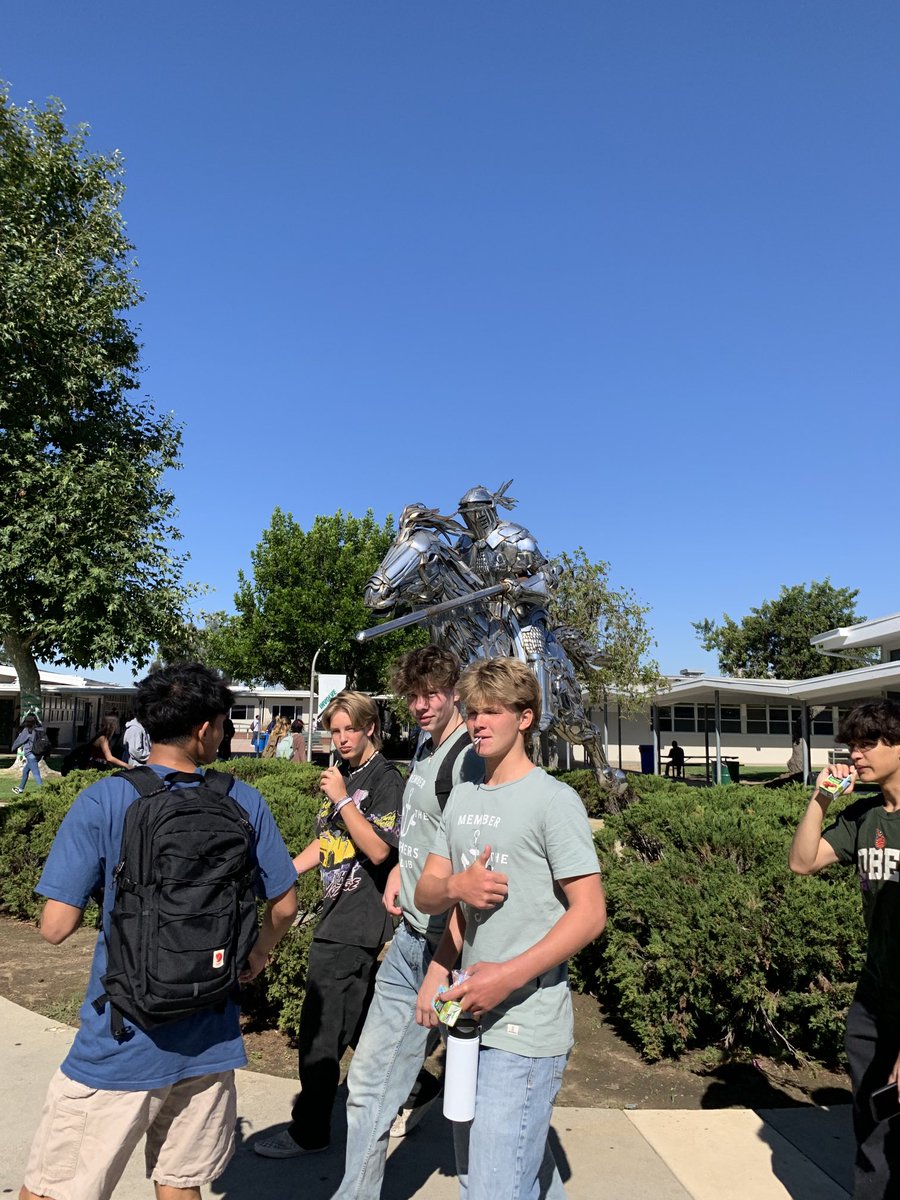 BrianMercer_edu's tweet photo. 1st day vibes….good luck to our ⁦@ConejoValleyUSD⁩ high school scholars! ⁦@Century_Academy⁩ ⁦@CVHS_Dragons⁩ ⁦@NewburyParkHS⁩  ⁦@ThousandOaksHS⁩ ⁦@WestlakeHS_CA⁩ https://t.co/d9YLTQscOR
