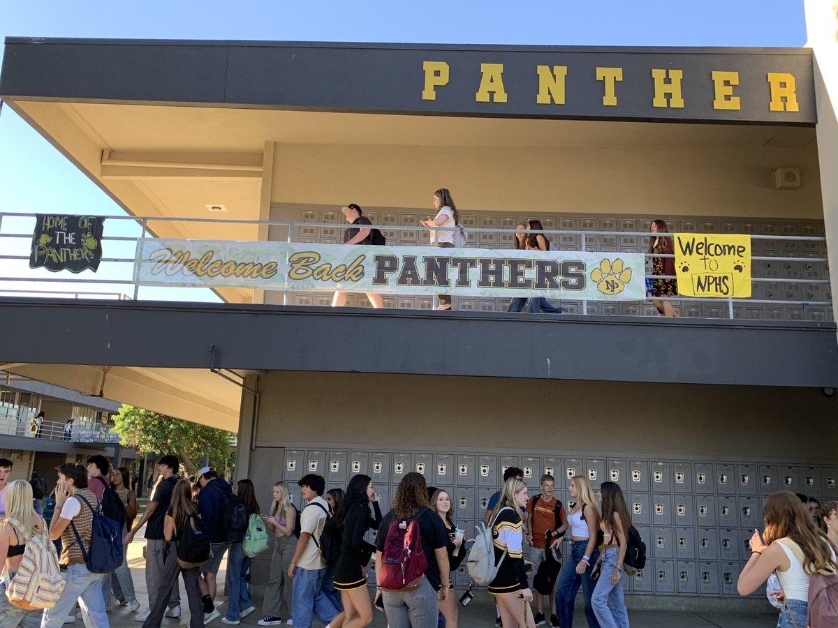 BrianMercer_edu's tweet photo. 1st day vibes….good luck to our ⁦@ConejoValleyUSD⁩ high school scholars! ⁦@Century_Academy⁩ ⁦@CVHS_Dragons⁩ ⁦@NewburyParkHS⁩  ⁦@ThousandOaksHS⁩ ⁦@WestlakeHS_CA⁩ https://t.co/d9YLTQscOR