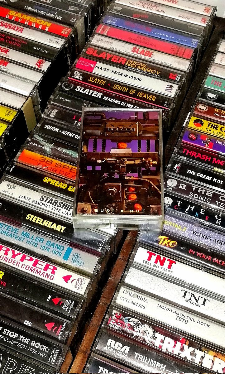 gilvaldez76's tweet photo. 23 de Agosto de 1994, @TeslaBand lanzó su cuarto álbum "Bust A Nut". Fué su último álbum de estudio en Geffen Records. Geffen decidió que necesitaban más Nirvana en lugar de Tesla. 😞
#MamasFool
#NeedYourLovin
#ALotToLose
#Solution
#TrySoHard
#ShineAway https://t.co/tWipnmFTen