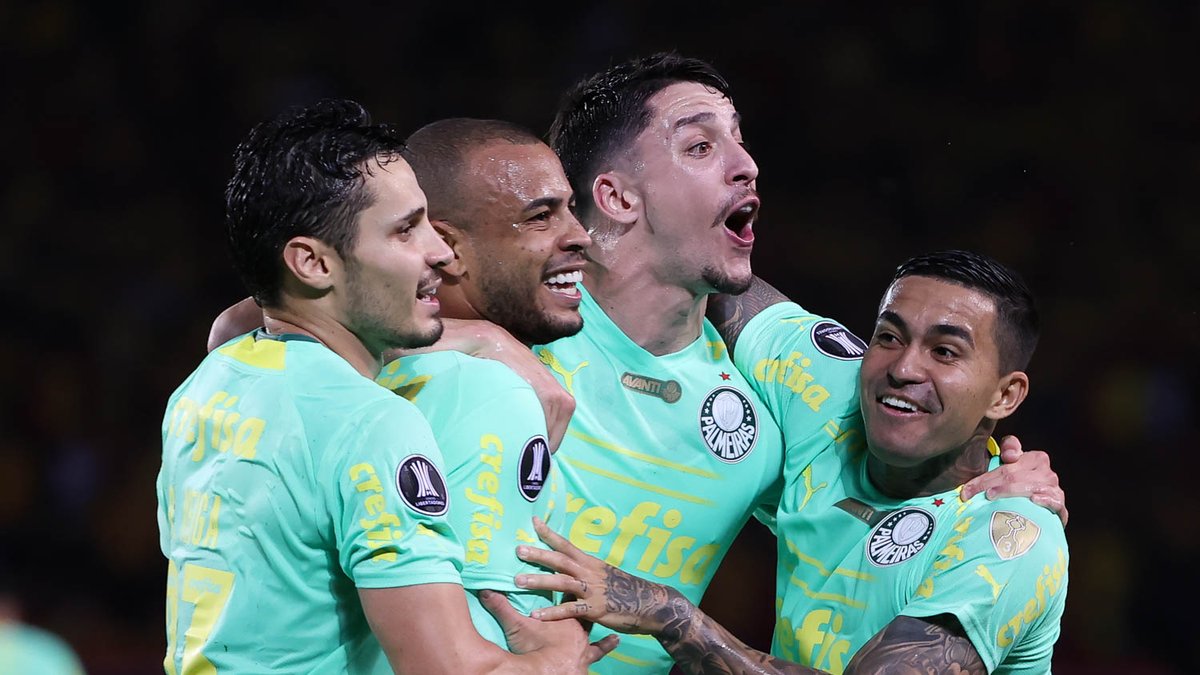 Palmeiras's tweet photo. ¡Una noche mágica en Pereira! 💚
#AvantiPalestra #PERxPAL
#AlmaECoração https://t.co/AWObYAxZ4g