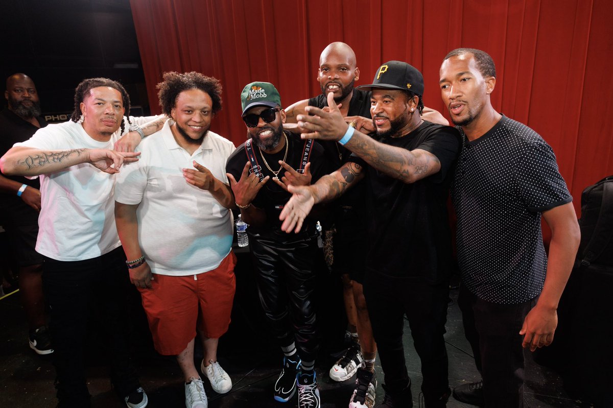 MMBliving's tweet photo. @recordBar @STREETKING85 @DJQ_KC @MarksMyBarber @EAndETuesdaySk8 @JOBLAQ20 @quezpresents #RnBOnlyTributeParty is back SEPT. 22nd at the @recordBar 🔥 More details dropping soon 🚨 Get tickets now 🎟👉🏽 https://t.co/43UjAlCimh https://t.co/4L23bbiojI