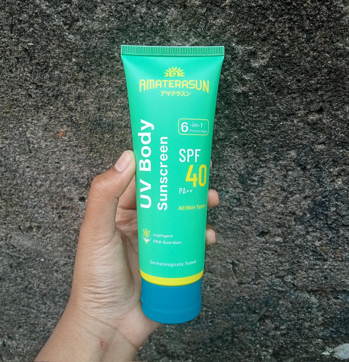 chenlecowayo's tweet photo. aku mau spill sunscreen body lotion no whitecast dan bener² ngebantu kulit buat yang suka kerja atau kegiatan diluar ruangan! @Amaterasunofc wangi lembut bgtt, dijamin kualitas SPFnya rill cui. Have Fun Under The Sun🌞 #Amaterasun #SPFSpecialist #RealSPF 
https://t.co/ueSQeVvXIu https://t.co/68mI5wMPoE