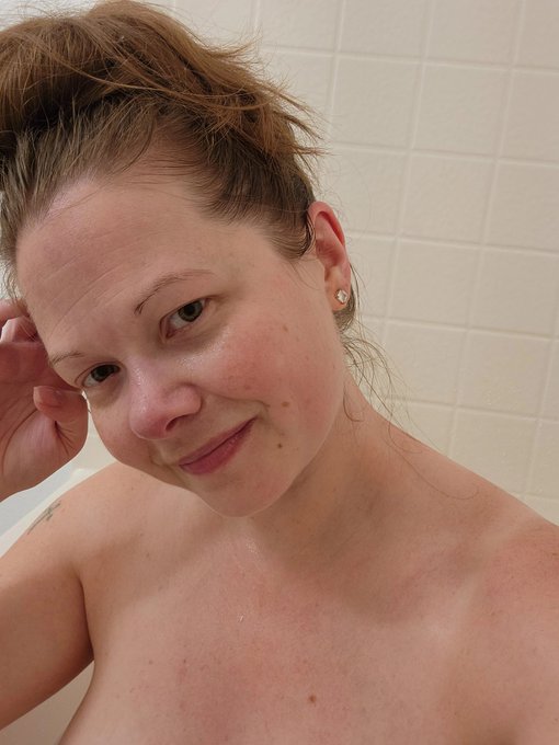 Late bath... https://t.co/J2kks56M3U<a href="/tag/goodmorningeveryone"class="tags"><span>#goodmorningeveryone</span></a>
