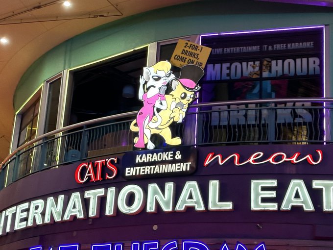 Watch Mike D's leaked NSFW photo on TwXstars