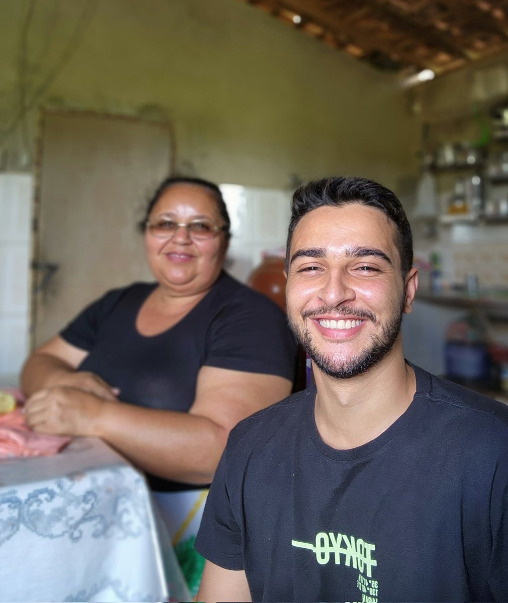 rodrigoleite_s's tweet photo. Tentativas inúteis de uma foto seria com minha mãe 🤣🥰 https://t.co/I6vKpdlHTT
