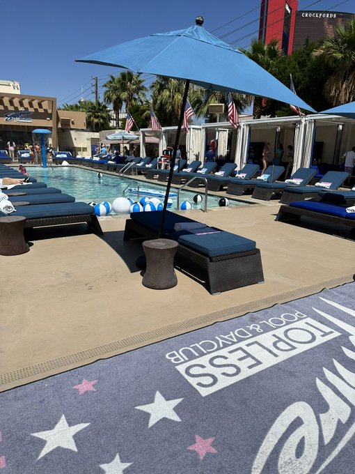 Watch Mike D's leaked NSFW photo on TwXstars