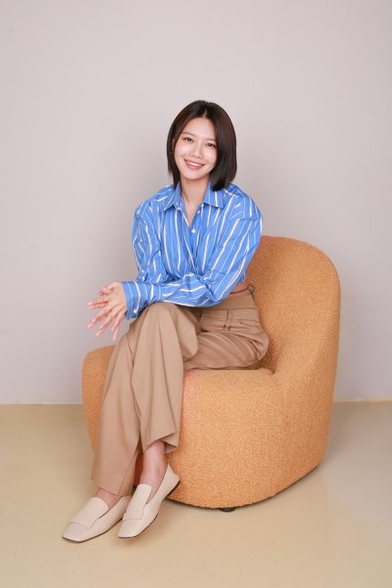 YOONADDICTcom's tweet photo. Sooyoung about #KingTheLand:

I also watched KTL every day, the drama is so beautiful. I (jokingly) said to YoonA: "I also want to see you two dating" 😂

YoonA also texted me to say that she's crying while watching Not Others.

#LimYoonA #임윤아 #YoonA #윤아 #킹더랜드 https://t.co/oCZGuH9Z52