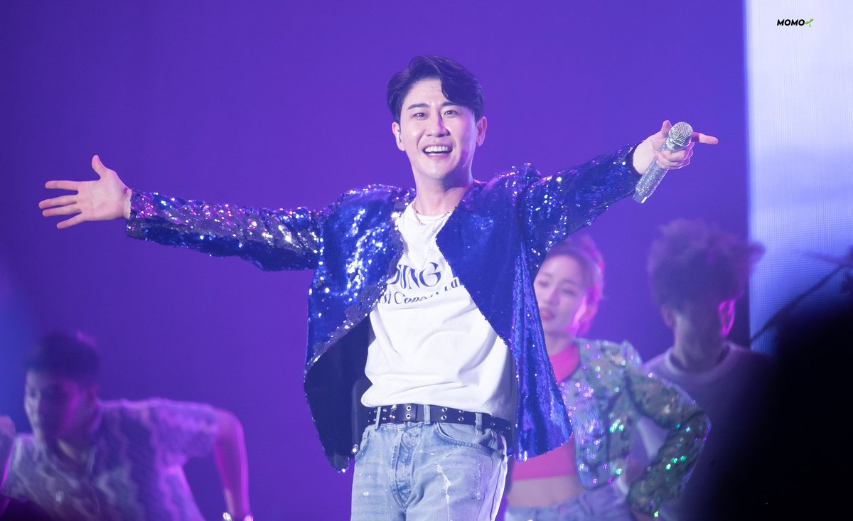 momo_mytak0513's tweet photo. 2022 TAKSHOW 

탁쇼2 기념 하드털이😁

#영탁 #youngtak https://t.co/gYAlEvwDdJ