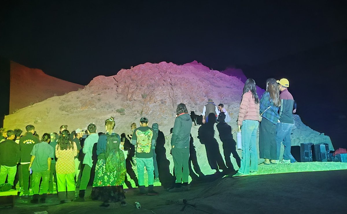 Shivika95's tweet photo. #SāLadakh, #Asia's highest land art exhibition at 3600m in #Leh's #DiskoValley, comes to a close with Ladakhi tunes, projections on the rock by German light artist #PhilippFrank and conversation around #culture, community & #climate
@GermanyinIndia @SwissEmbassyIND https://t.co/r8ptY0NMUH