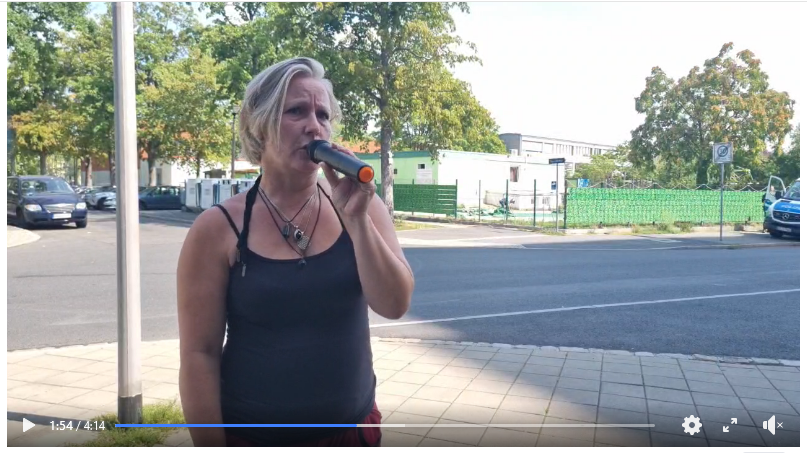 BRechercheteam's tweet photo. Thread 3/x)) Am 04./11./18. August sprach jeweils die seit Jahren bekannte Aktivistin #MadeleineFeige (Heidenauer Wellenlänge, Zukunft braucht Bildung e.V., ehem #ADPM). Die Proteste werden anscheinend maßgeblich von ihr organisiert. #MoscheeDresden #Dresden https://t.co/juo6Xq7XnN