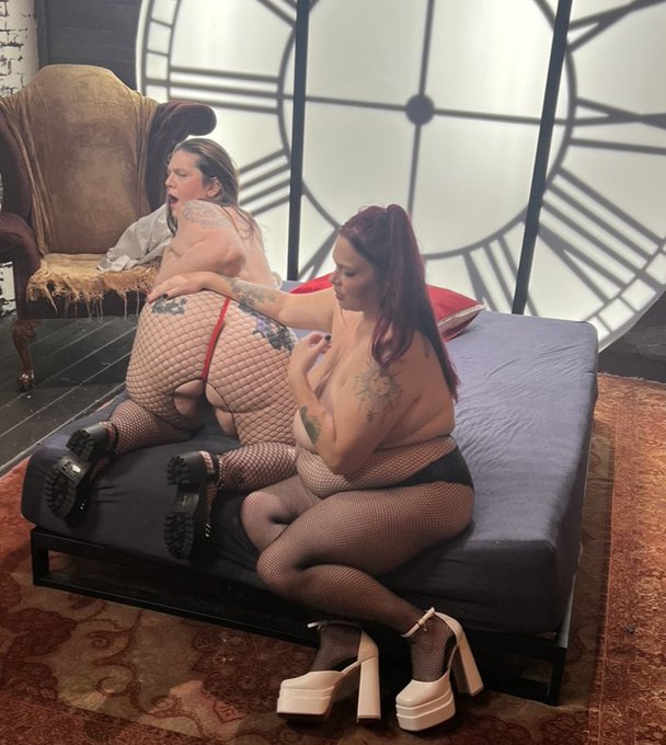 BTS with @theroxyhart https://t.co/Ci1XF35xv5<a class="tags" target="_blank" title="On Twitter" href="/?out=eyJ0eXAiOiJKV1QiLCJhbGciOiJIUzUxMiJ9.eyJpYXQiOjE3MjEyNzAxMzgsImlzcyI6InR3cG9ybnN0YXJzLmNvbSIsIm5iZiI6MTcyMTI3MDEzOCwiZXhwIjoxNzUyODA2MTM4LCJyZWRpcmVjdF91cmwiOiJodHRwczovL3R3aXR0ZXIuY29tL3RoZXJveHloYXJ0In0.4xRbet-vPzTLCtTS-sfaT1LrkXZwk7iYQ1HbnW2sfRIV_ZkNN_nnPfY4zxcdr5NuGRwRTbZaRA6o6_9CvNSGXg">@theroxyhart</a><a href="/tag/newprofilepic"class="tags"><span>#newprofilepic</span></a>