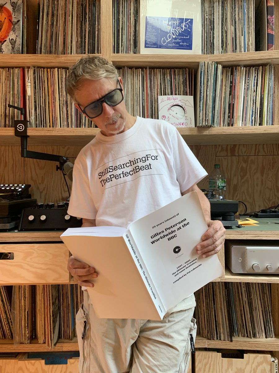 ToshioMatsuura's tweet photo. sacai / Gilles Peterson
DJ Gilles Petersonの4年ぶりの来日ツアーの東京公演をsacaiがサポート。 ツアータイトル”Still Searching For The Perfect Beat”のグラフィックをプリントしたTシャツが8月31日(木)から sacai公式オンラインストア限定アイテムとし��1型6色にて展開される。
14,300円(税込) https://t.co/hdiPDYffWJ