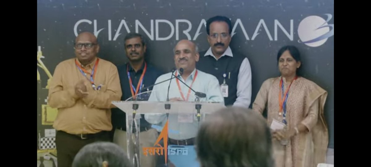 mayurparashari's tweet photo. वाक़िफ़ कहाँ ज़माना हमारी उड़ान से ,
वो और थे जो हार गए आसमान से ! https://t.co/ICTrxvgJNB
