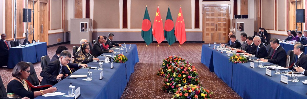albd1971's tweet photo. The bilateral meeting between Chinese President Xi Jinping and Prime Minister Sheikh Hasina held on Wednesday. The meeting was held at the Hotel Hilton Sandton here this evening on the sidelines of the 15th BRICS Summit.
#SheikhHasina #BRICSSummit2023 #XiJinping #BangladeshChina https://t.co/RwQDMyt65E