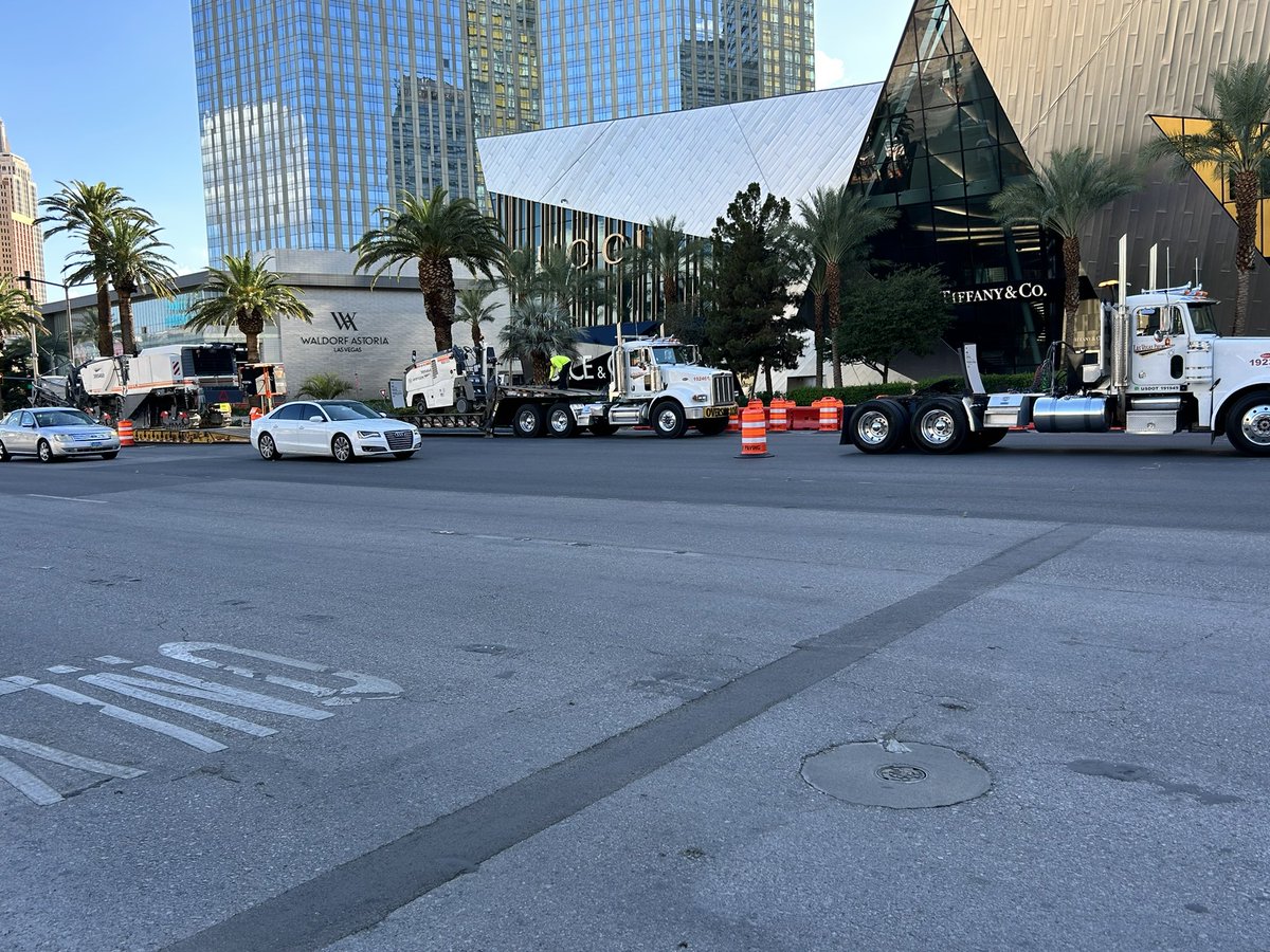 On the strip, just seen these turn up. Hopefully to sort the road out for the .<a href="/F1/">Formula 1</a> as they are shocking! Few floors damaged if they do t! #LasVegasGP <a href="/MBrundleF1/">Martin Brundle OBE</a> <a href="/tedkravitz/">Ted Kravitz</a> <a href="/CroftyF1/">David Croft</a> <a href="/NataliePinkham/">Natalie Pinkham</a>