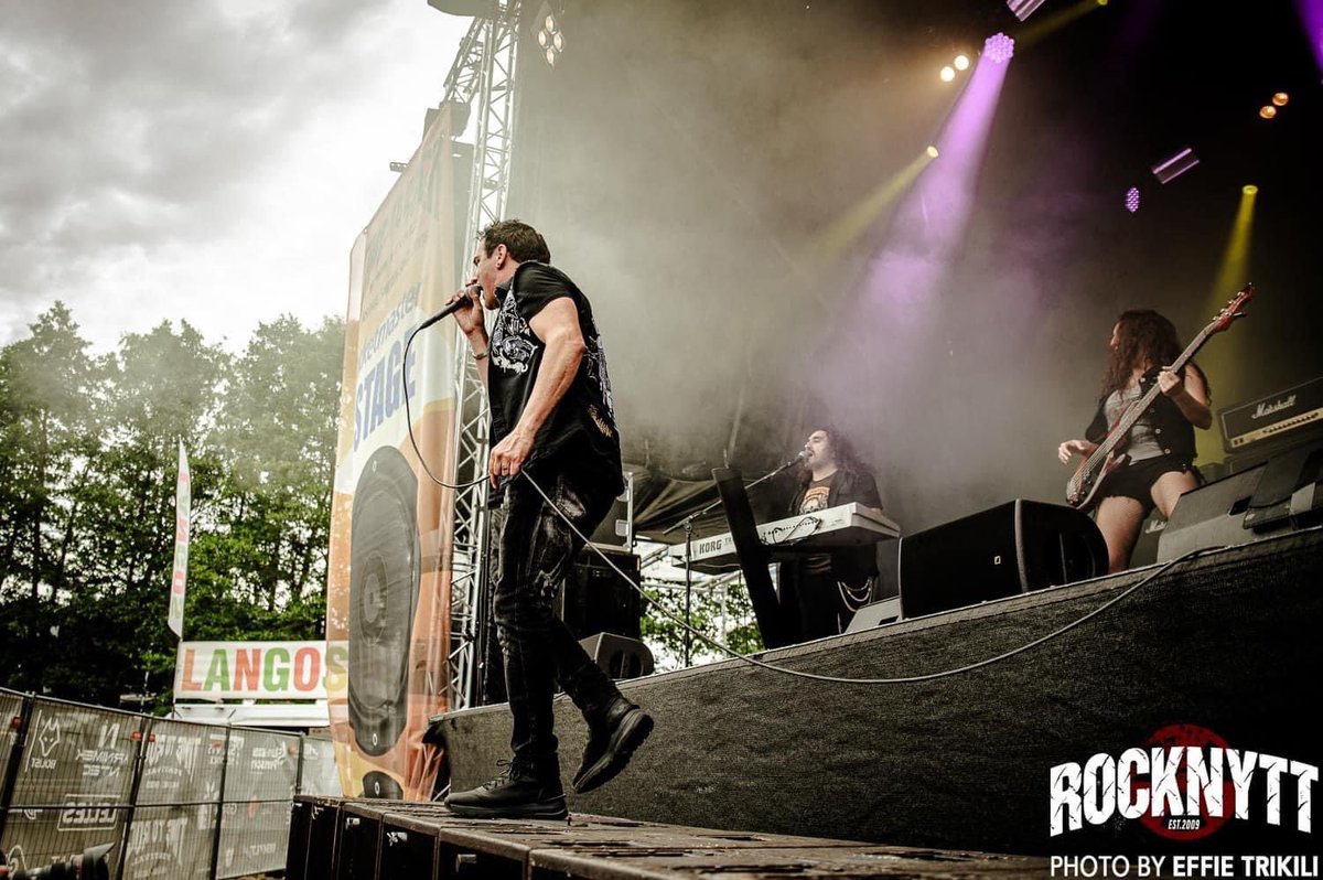 Crush40Johnny's tweet photo. Guten Tag, Germany!! 🇩🇪 Are you ready? #Hardline is pumped to rock the stage at BALTIC OPEN AIR Festival tonight!💪
#BalticOpenAirFestival #RockFestival #GermanyRocks
📷 ROCKNYTT | Effie Trikili https://t.co/IzMjd2DQV3