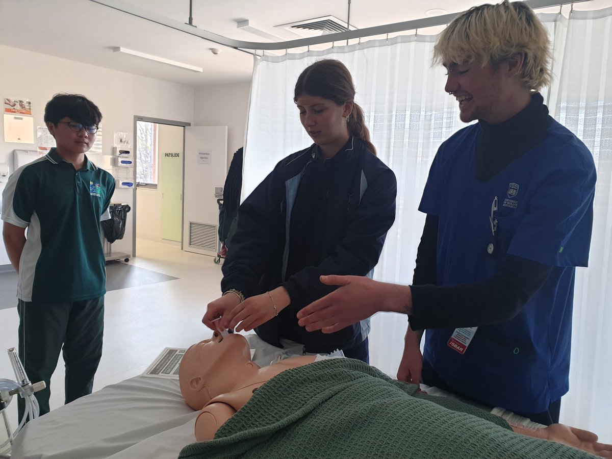 Wonderful Bega UOW 1st year BN student Max showing Health Taster high school students airway management techniques in our nursing simulation lab.
<a href="/UoWnursing/">UOW School of Nursing</a> <a href="/UOW/">UOW</a> <a href="/salamonson/">Yenna Salamonson</a> <a href="/kaye_rolls/">Dr Kaye Rolls</a>