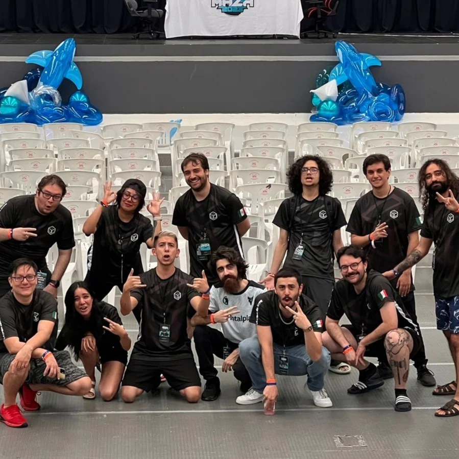 RSFurlong's tweet photo. Este fue un gran viaje y un gran torneo, no tengo palabras para describir la gran experiencia y todo lo que aprendí al estar en un evento así. Agradecer a los camaradas de @smashboxmx por confiar en mi desde la era online. https://t.co/5oGek7LJBt
