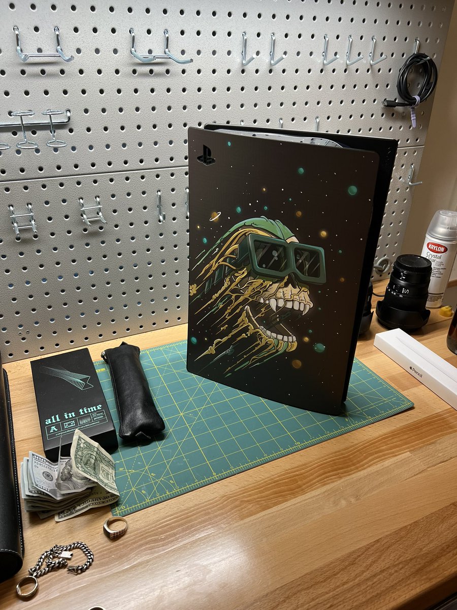 SCUMSOL's tweet photo. Custom 1/1 PS5 was shipped to @casanova_queenn this week. 

Thanks for participating in our discord events. You’re an absolute legend and gift to this space. 

Will be minting the below piece as a 1:1 and sending to your wallet as well. 

🤲🏽⏳ https://t.co/zzcagFPIJV