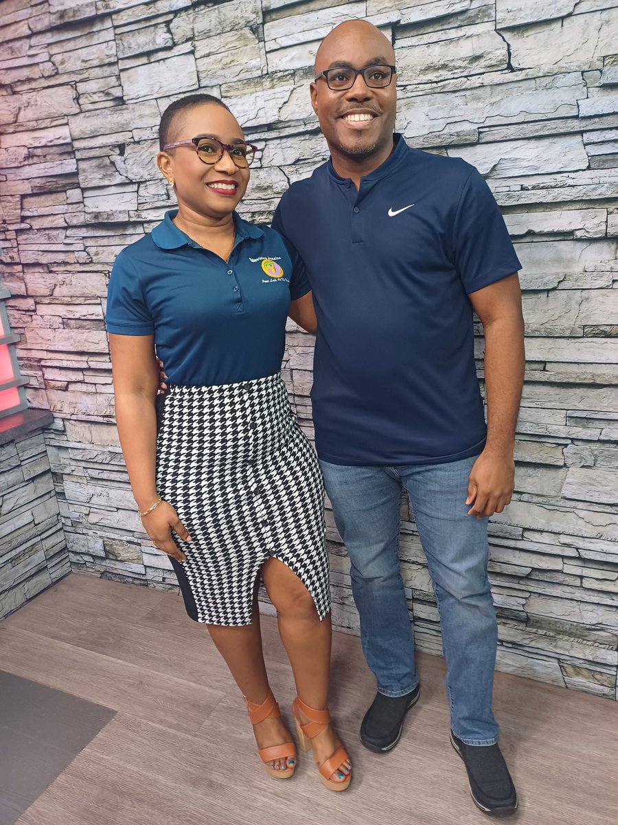 like_daw's tweet photo. It's a St. Catherine High link up @dpos_smith #TVJALLANGLES #PRECES 💙🤍 #BLUESPIRIT https://t.co/a5MhgBsamF