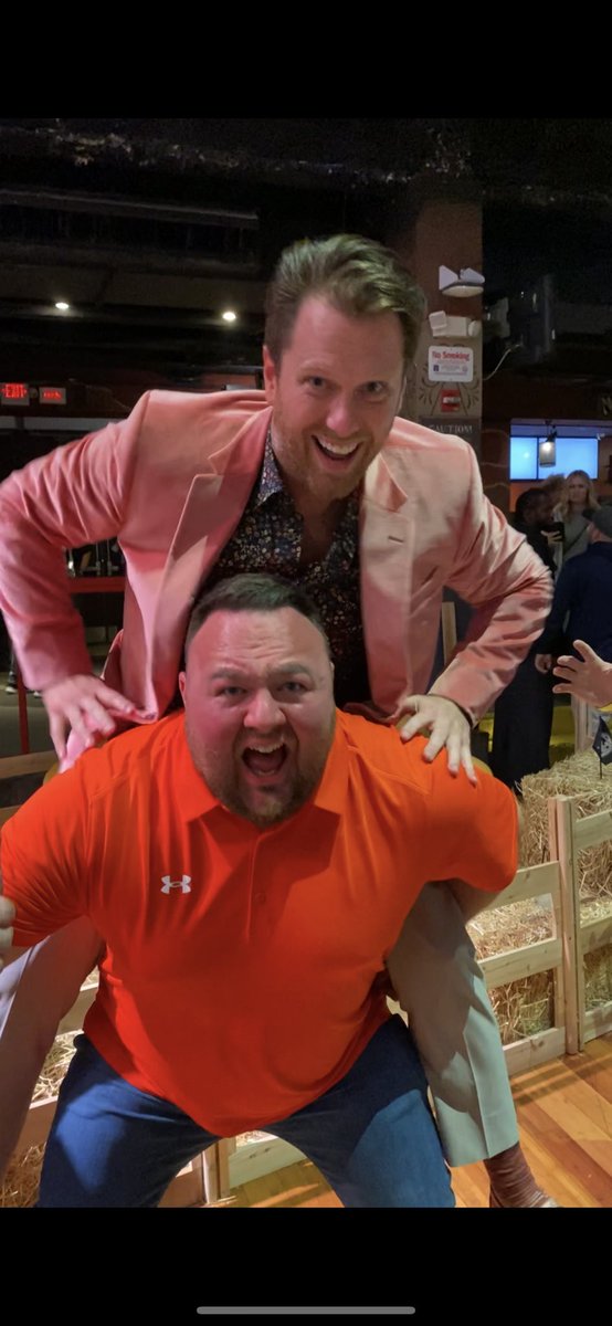 PiggybackBuggy's tweet photo. Great night - well done @barstoolsports @VivaLaStool @stoolpresidente @BarstoolBigCat @KFCBarstool #BarstoolAwards https://t.co/GJXXQxGaTj