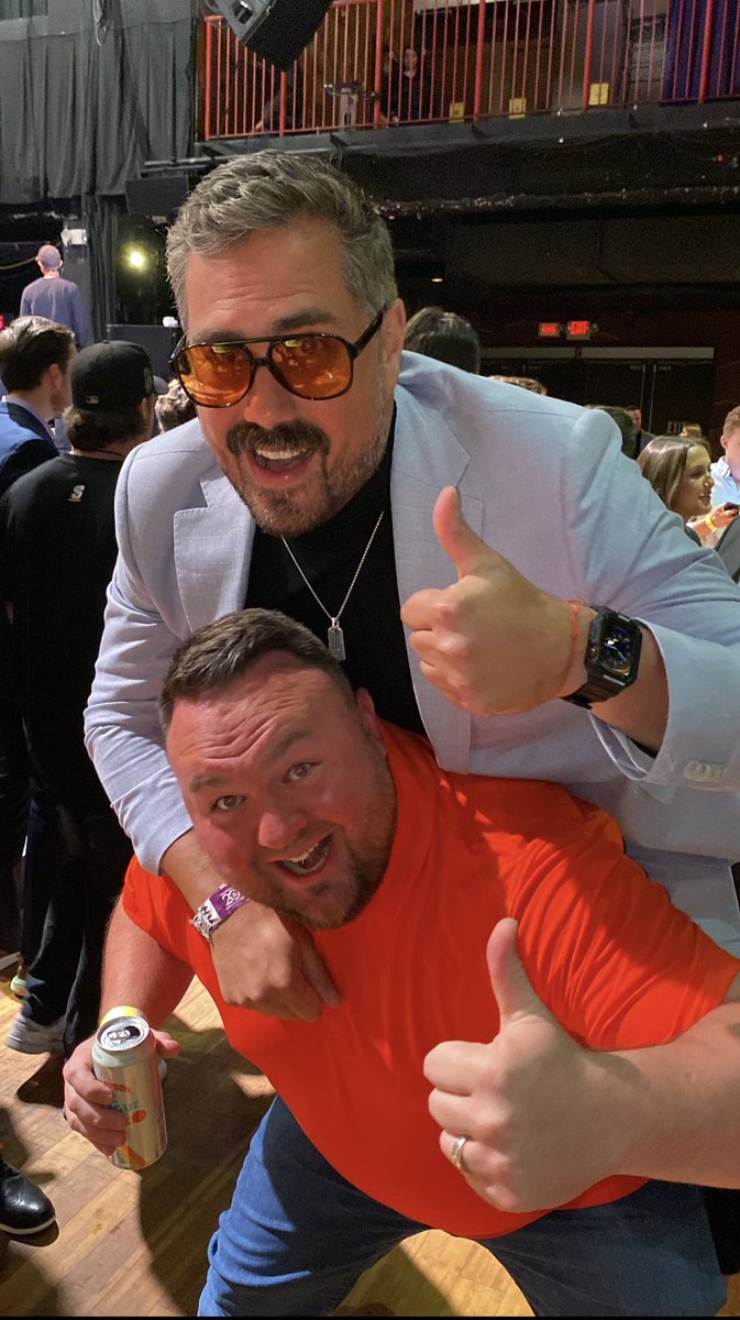 PiggybackBuggy's tweet photo. Great night - well done @barstoolsports @VivaLaStool @stoolpresidente @BarstoolBigCat @KFCBarstool #BarstoolAwards https://t.co/GJXXQxGaTj