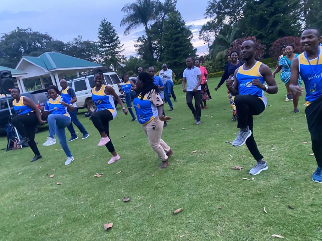 Abaaladaviesmu1's tweet photo. Here we come for the cause.
Is your kit ready for Sunday?
#RunForHope 
FortPortal is more than ready only waiting for Sunday.
Get your kit today because its never late. 
@Rotaract_TV @rotaractkaihura @RotaractAcacia @RotaractHNS @kichrtrclub @RotaractClubVU @Mike1Mujuni https://t.co/zopDAGLXzh