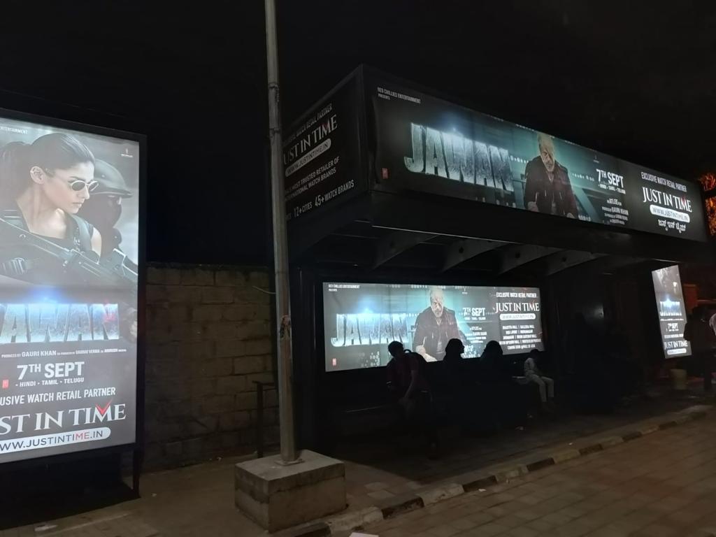 iam_buransrk's tweet photo. Jawan mania all over Karnataka 🔥
#Bengaluru #belgam 
 #Jawan #SRK
@JoySRKian_2 @priteshpdedhia 
@TeamSRKWarriors https://t.co/6O9f3eBCoY