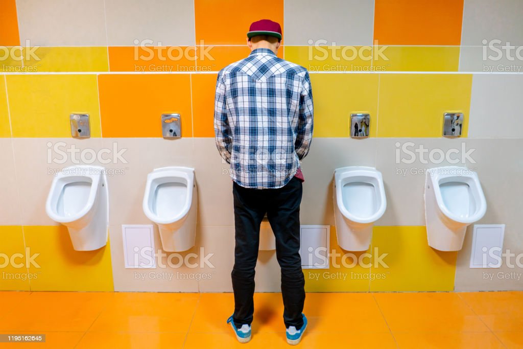 ibjela's tweet photo. Ada org ckp, lelaki kencing duduk ni feminine, tak macho. Kencing berdiri baru macho.

Tp sebenarnya kencing berdiri ni tak Islamik. Bukan sahaja tak Islamik, malahan kotor. Najis kencing terpercik kena seluar, takleh solat ngan seluar tu. Pastu istinjak gane? Yucky.

Macho 404. https://t.co/thyOX7uwDc