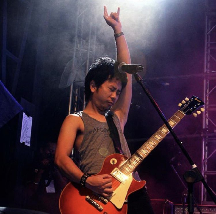 bunkfaceband's tweet photo. Selamat ulang tahun kelahiran yang ke-36 diucapkan kepada gitaris tersohor kami, Encik @ahmadfarhan87 aka Pa’an! 

Happy birthday Paan! 

Apa yang korang rasa best pasal Pa’an ni, ce comment skit 😆

#bunkers #bunkface #bunkfaceband https://t.co/MlC4TCjq3g