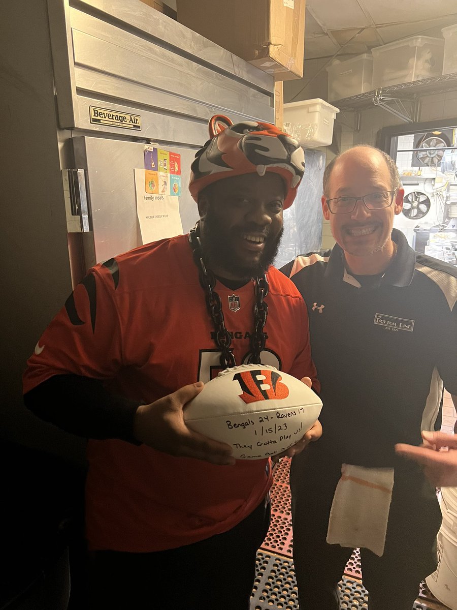 WhoDeyDC1's tweet image. @Bengals @_teddy_k @teehiggins5 @Joe_MainMixon @JoeyB @Real10jayy__ @boutdat_23 @Sam_Hubbard_  We have something that was sent us that might belong to you. We have food and drinks if you want to send a few guys over to @BottomLineDC and get it after the game on Saturday. #WhoDey