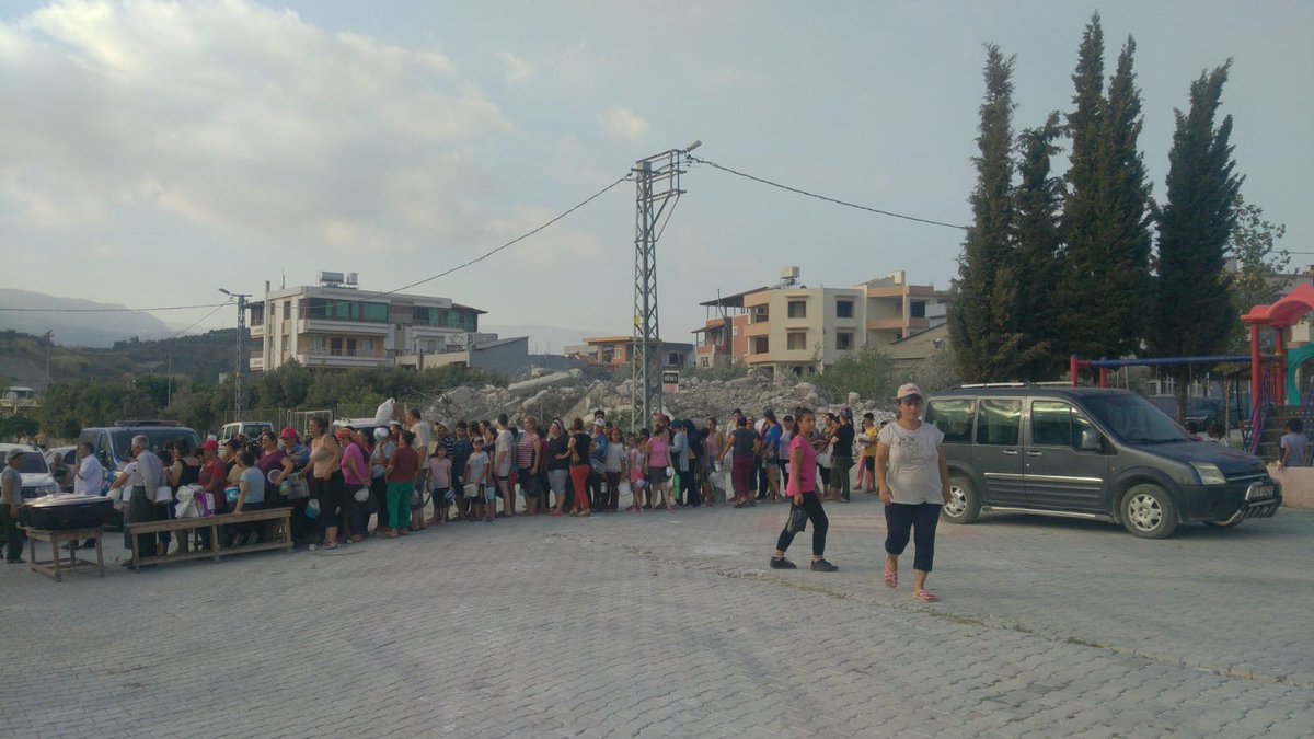 MSolunoglu's tweet photo. #Kilikya  Nehir sosyal Dayanışma ve kültür derneğimiz tarafından
her sabah sıcak çorba ile kahvaltı dağıtımı yaptığımız aşevimizde bugün de ikramda bulunduk. #emeği geçen herkese sonsuz teşekkürler. 

Hatay'daki #kardeşlerimiz asla yalnız değildir. https://t.co/jiPAPOVbIJ