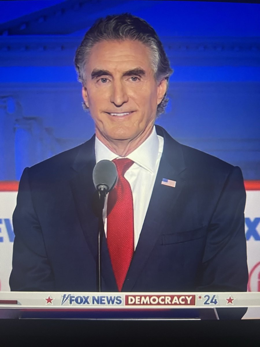 whamtab's tweet photo. he is terrorizing me #GOPdebates https://t.co/qBHCxQ2FEl