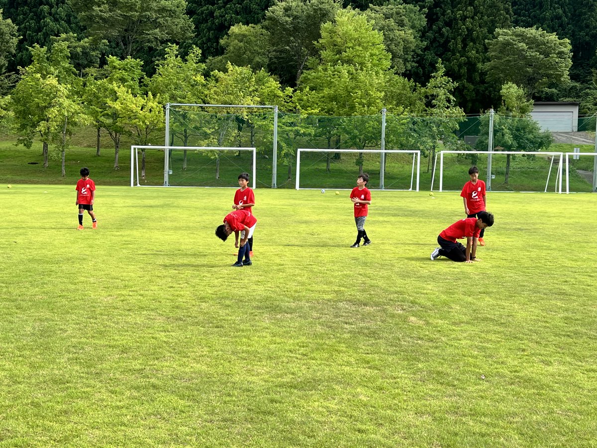 katallerschool's tweet photo. ほさコーチです🙂
赤チームは決勝戦まであと一歩のところで敗戦
先制点を取ったものの終了間際に逆転されました⚽️
みんな悔しそうでしたが「来年またくる!」とひとつ楽しみが増えました😭
最高のチーム、サマーキャンプ🏝
みんなありがとう😍
#カターレ富山 #kataller #TOYAMATO https://t.co/W3d9NdUgNy
