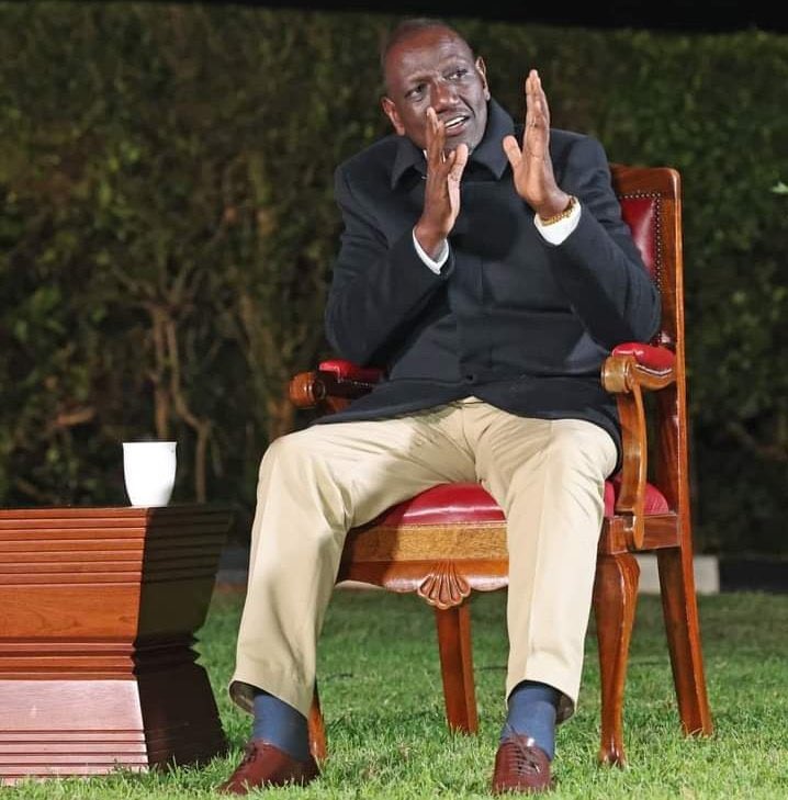wyclero's tweet photo. Kuanzia wiki ijayo, nimeongea na Mungu apunguze giza usiku ndio vijana wetu wafanye kazi usiku na mchana. Tumekubaliana? https://t.co/CPT7Zpm4ff