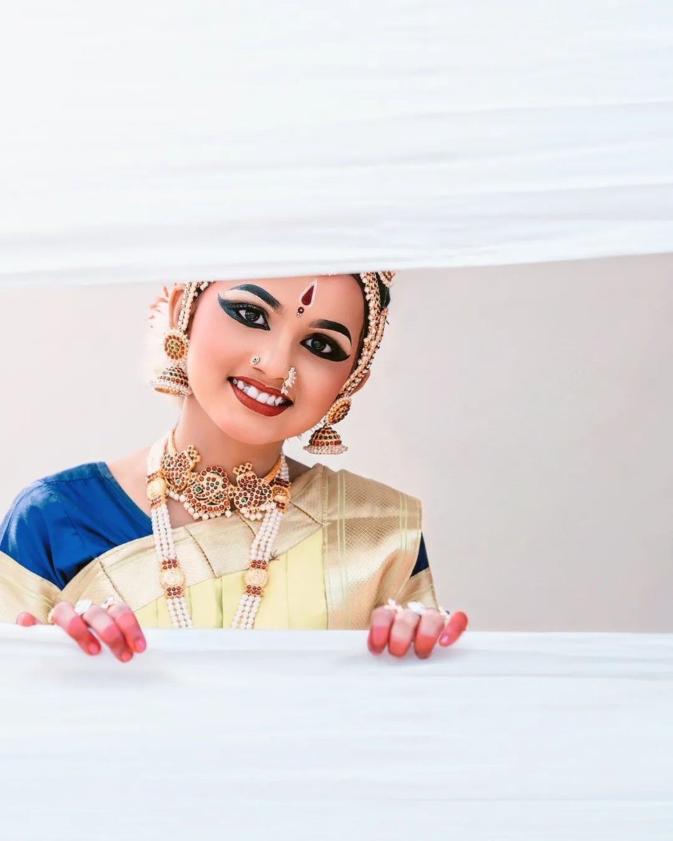 Sigma_India's tweet photo. A beautiful portrait of an Indian classical dancer #ShotWithSIGMA 85mm F1.4 DG DN Art Lens by Gokul Krishna (IG: circles_0f_confusion)

#SIGMAPicks #sigmaphotoindia #sigmalens #classicaldance https://t.co/lfLCiOD7A5