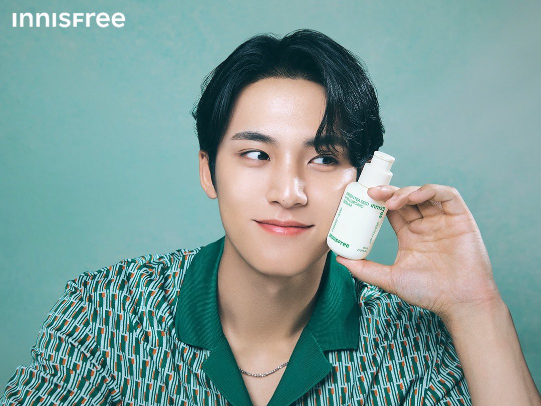 innisfree_kr's tweet photo. 모두 많이 기다리셨죠?
드! 디! 어! 원본 풀러 왔습니다… ദി ᷇ᵕ ᷆ )♡

우리 모두 민규처럼 이마, 코, 턱에 
그린티 씨드 히알루론산 세럼 바르고 
속은 촉촉하게 겉은 산뜻하게 케어해보아요💚

🔽자세한 내용 더보기>> 
https://t.co/iZd0kTXvTK https://t.co/8aO8EiQZNn