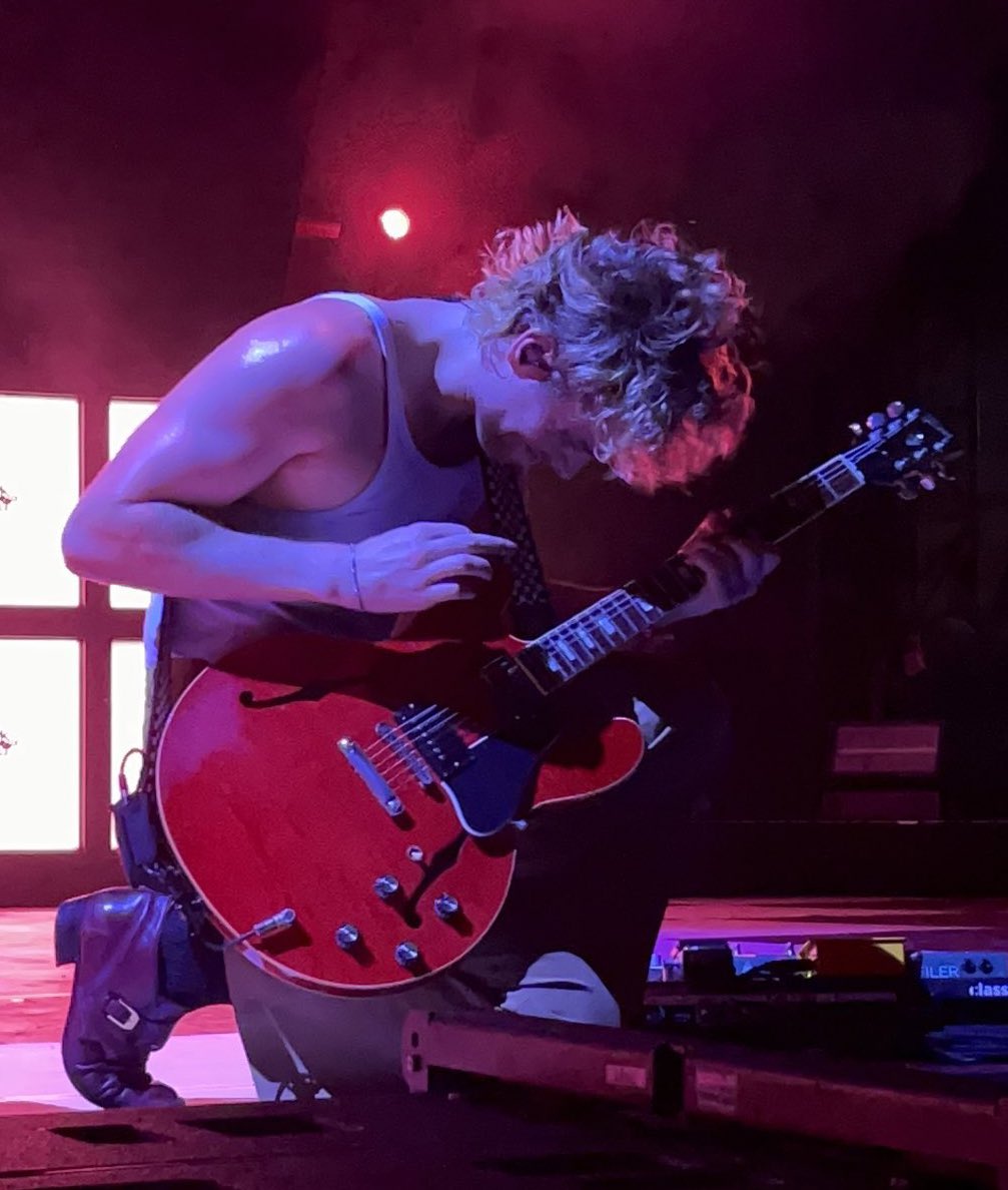 mikesblacknails's tweet image. oh god it’s so over