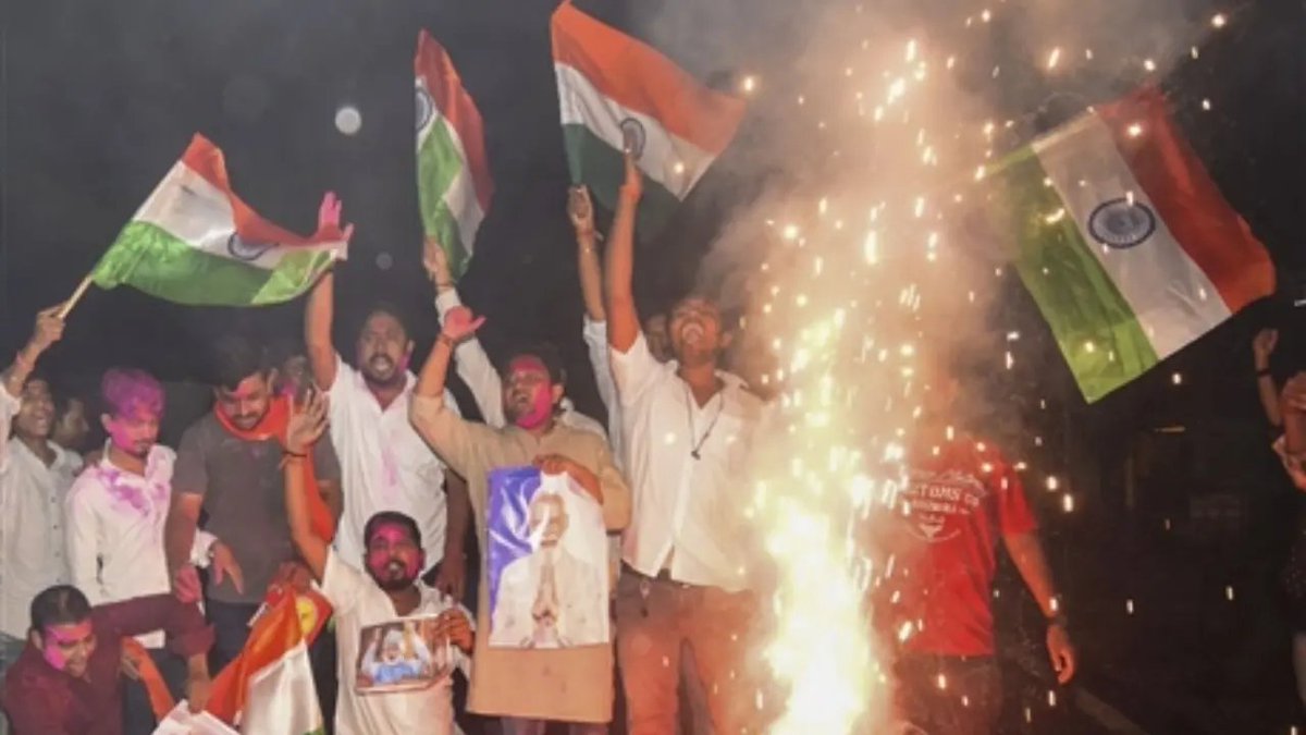 mid_day's tweet photo. #MiddayNews |
IN PICS: Citizens across India celebrate the successful soft landing of Chandrayaan-3 on the Moon's surface
#Chandrayaan3 #VikramLander #IndiaOnTheMoon #JaiHo #Scientists #EveryIndian #HistoryCreated #SouthPole #NewsUpdates
https://t.co/YgaA7Jp1RG https://t.co/N5HTrS37Ci