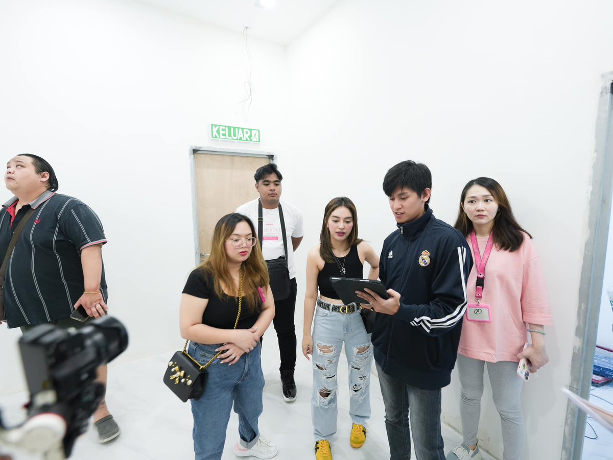 IamMissGlenda_'s tweet photo. #CEOInAction: Site visit for Brilliant Boutique Hotel & Spa 🇲🇾
Today, may Meet and Greet kami with our loyal Franchisee, Stockist and Distibutors. ♥️
Mas papalakasin at paiingayin ang Malaysia! 💎
Pag-uwi ko naman, lilibot tayo sa Luzon, Visayas hanggang Mindanao. 😇 https://t.co/RjpPACJZuD