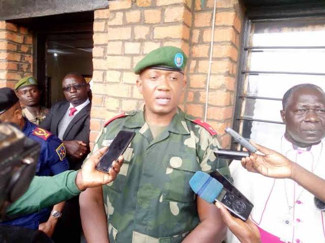 RDC. Interpellation à Kinshasa du général Smith, commandant de la 22eme Région Militaire qui serait impliqué dans trafic illégal des minerais, selon l’IRDH. @MuzembeK