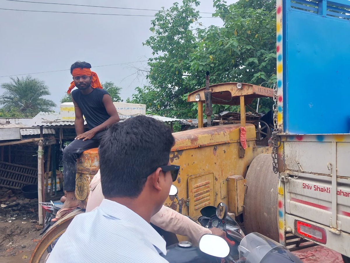 NCIBBIHAR's tweet photo. दरभंगा सकरी मार्ग एनएच 57 रोड गौसाघाट में लगभग 1माह से रोड की ढलाई लगभग 500मीटर की है जिसमें काफी वक्त लग रहा है 1लेन होने से पूरे दिन जाम की समस्या रहती है। डीएम सर निवेदन समस्या को देखा जाए।
@darbhanga_dm @DarbhangaPolice @NCIBHQ @NHAI_Official https://t.co/H2oNftaPoP