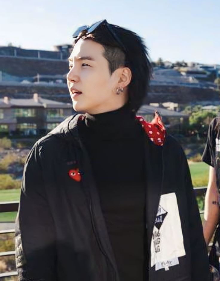 RapLine_charts's tweet photo. As vezes no silêncio da noite, eu fico pensando no Yoongi de undercut hair... https://t.co/oj3nzYlgrh