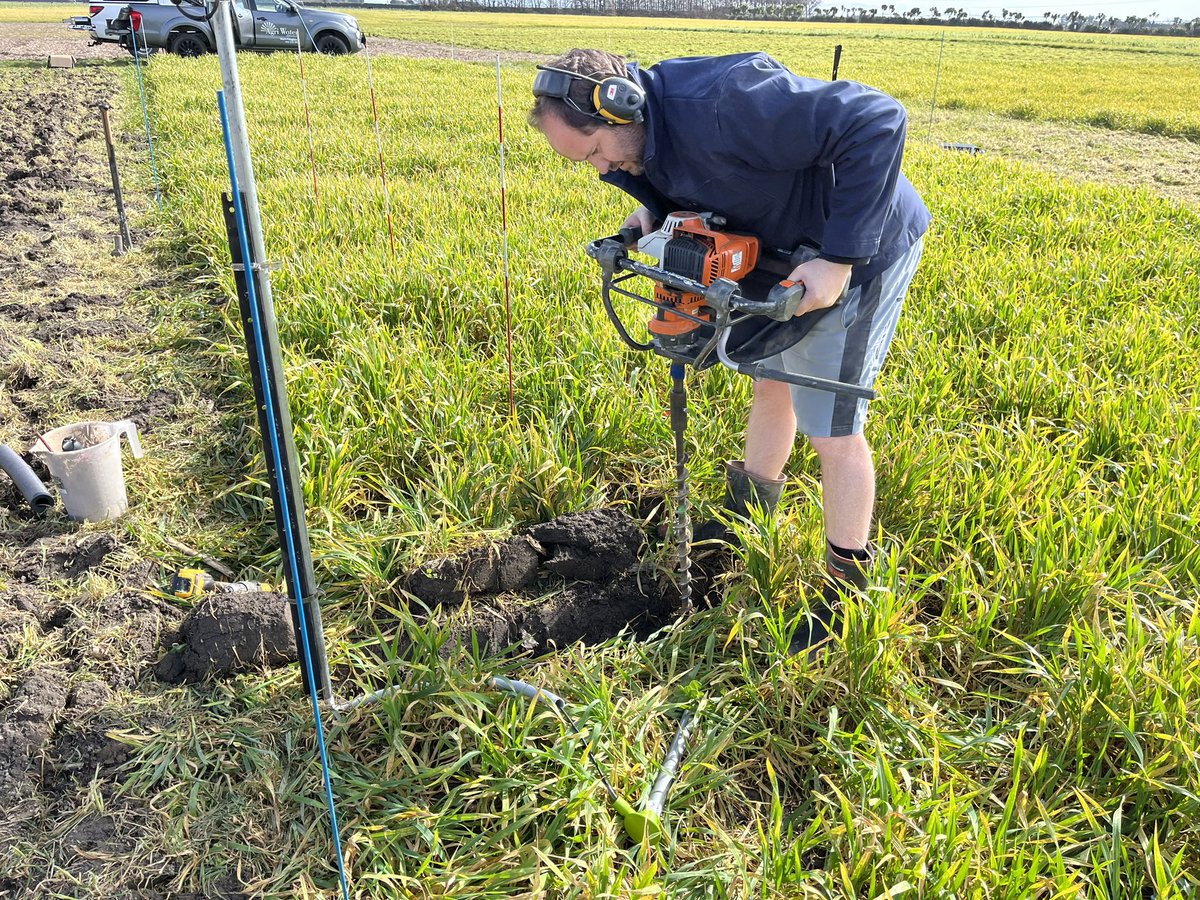 ChrisSmithnz's tweet photo. Great first day installing some of the probes for the FAR moisture monitoring demonstration project, looking forward to more tomorrow. Thanks to all involved today. #FAR #moisturemonitoring #cropx #pggwater #Halosystems #vantagenz #agriwaterservices https://t.co/kDgzOmjWor